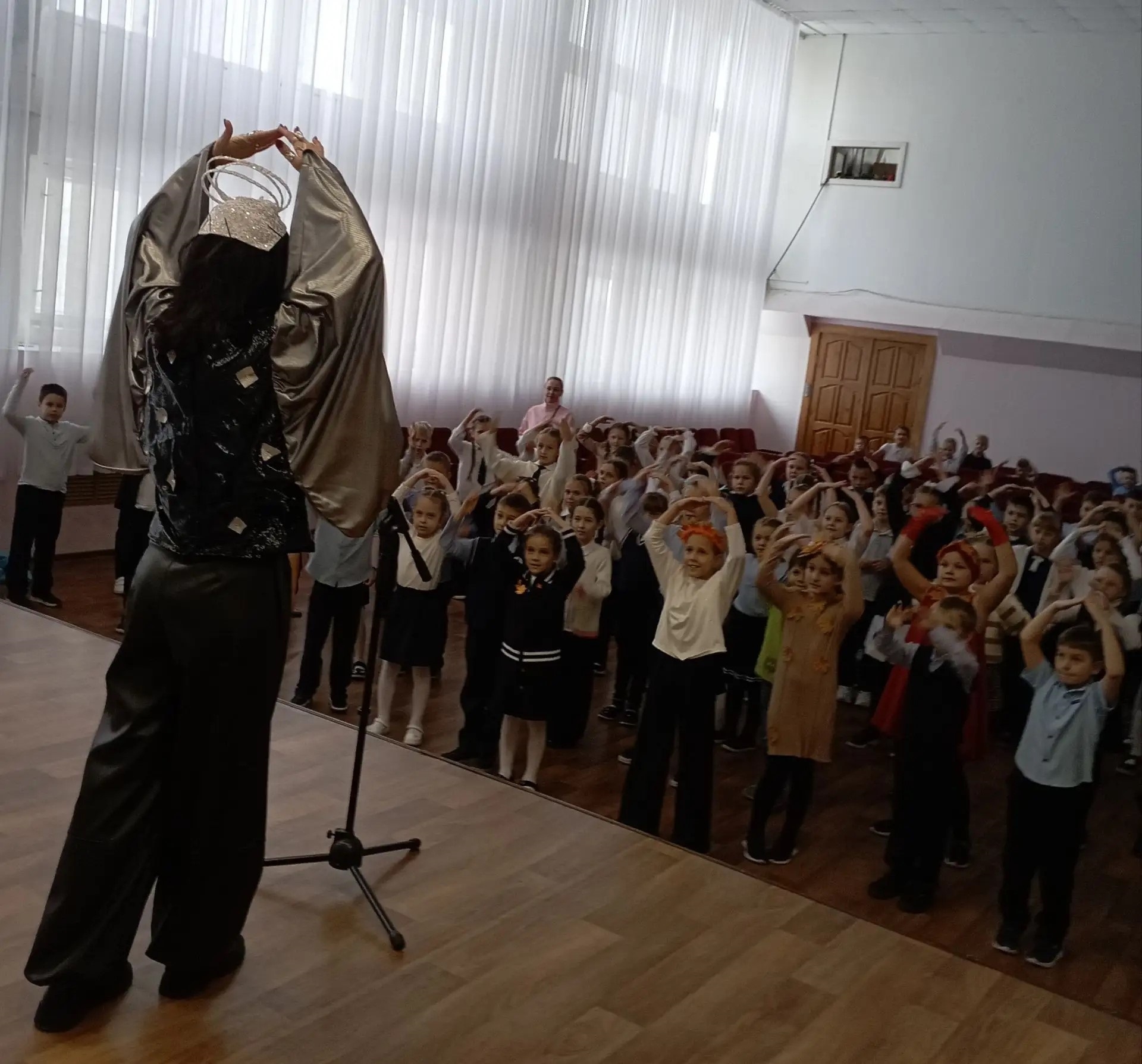 Праздник первых каникул прошел для младших школьников северской гимназии и школы № 197