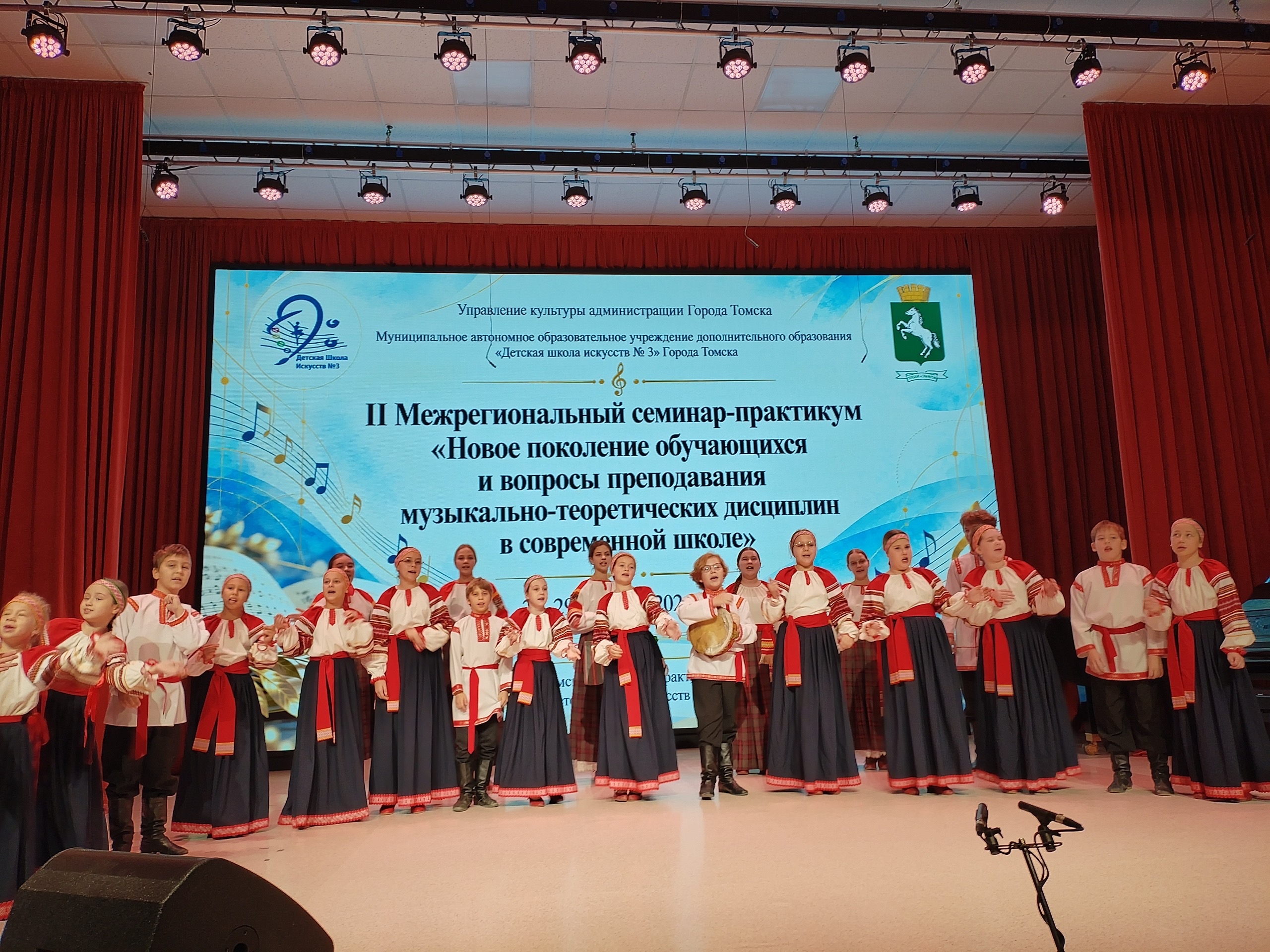 Каникулы для обучающихся детской школы искусств - время для переключения от учебного процесса к любимым делам: робото-творчеству, чтению книг…